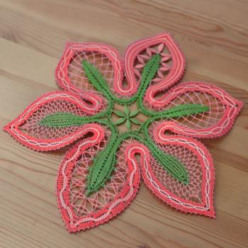 Preview: 565 Klöppelbrief Blütendeckchen "Ritterstern"